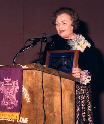 King receiving the STTI Elizabeth Russell Belford Founders Award for Excellence in Education in 1989.