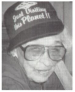 Rogers mengenakan "Baru mengunjungi planet ini!"  topi, Foto oleh M Bramlett, 1991