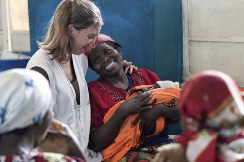 MSF midwife Sam Perkins with 21-year-old Mahoro and her premature baby. This is Mahoro's second pregnancy. The first was stillborn but this time, even though extremely premature, both baby and mother are doing well. Image via: https://www.doctorswithoutborders.org/