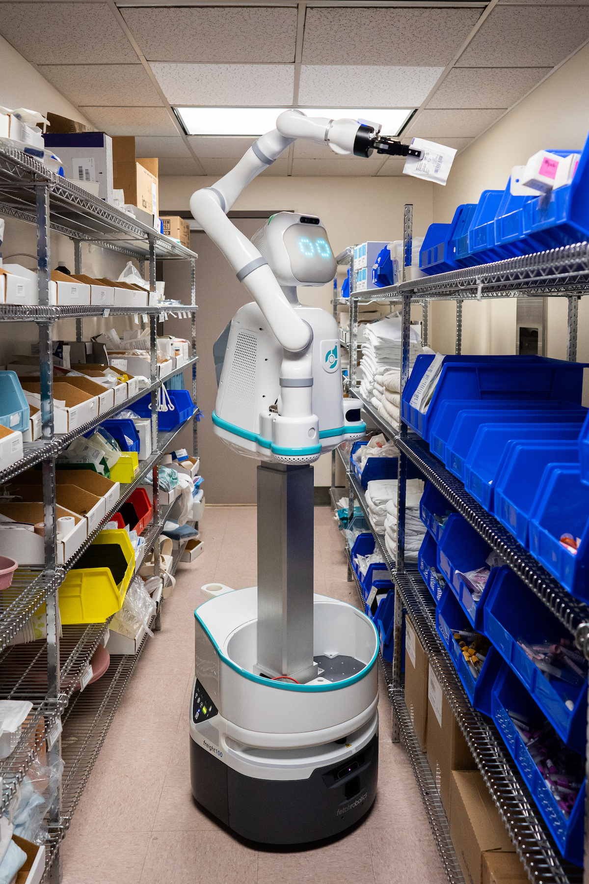 Meet Moxi: A Robot Helping Nurses and Patients in Texas - Nurseslabs